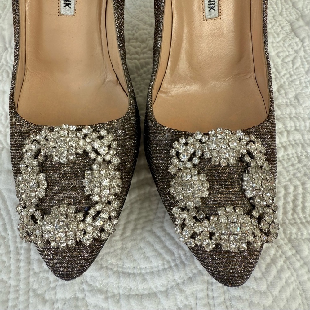 Manolo Blahnik Hangisi 90mm Gold Glitter Jewel Buckle Pumps Size 37 EU - Picture 4 of 11